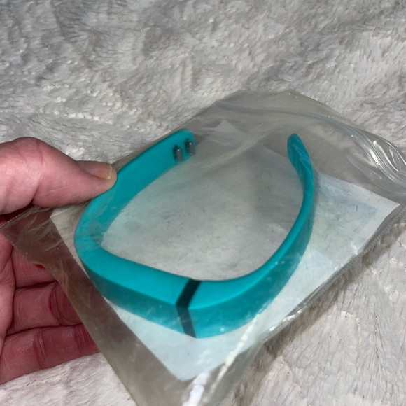 Free with purchase- NEW Fitbit Teal Band/ Bracelet. - Picture 1 of 3
